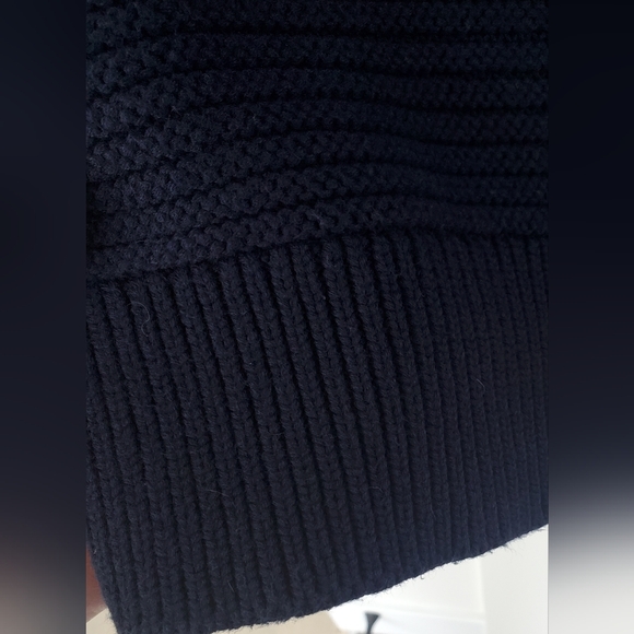 Banana Republic Ruffle shoulder sleeve knit sweater Ladies sz. S - Picture 6 of 7